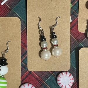 Elegant Pearl and Black Bead Earrings